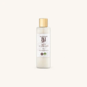 Latte Detergente BEAULÉANE su sfondo avorio